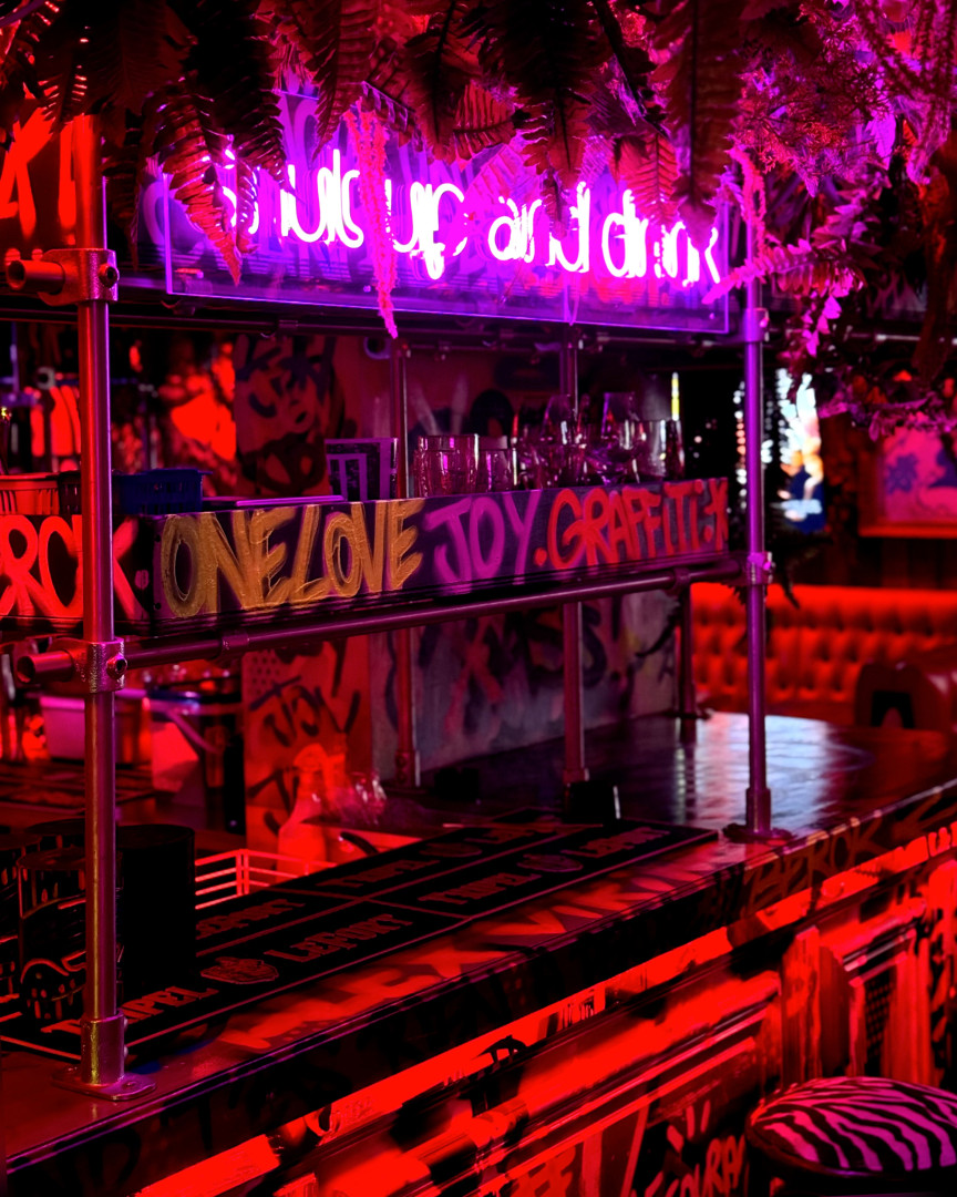 Ruin bar