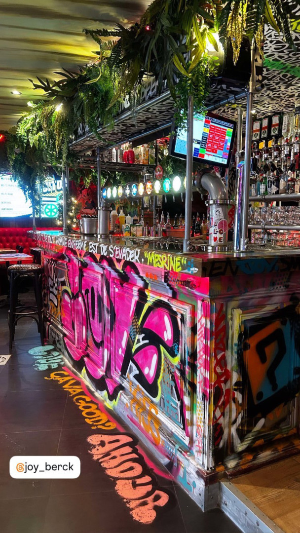 Ruin bar