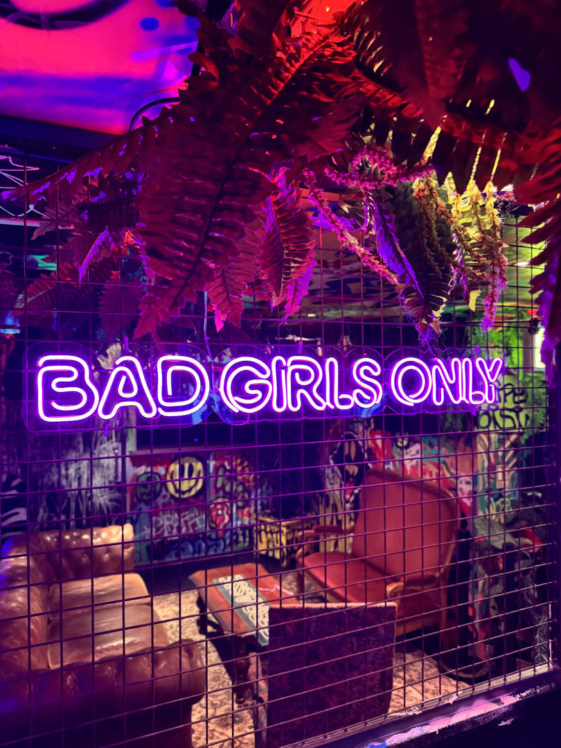 Ruin bar