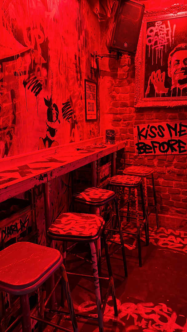 Ruin bar