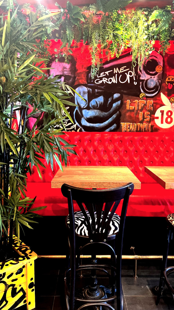 Ruin bar